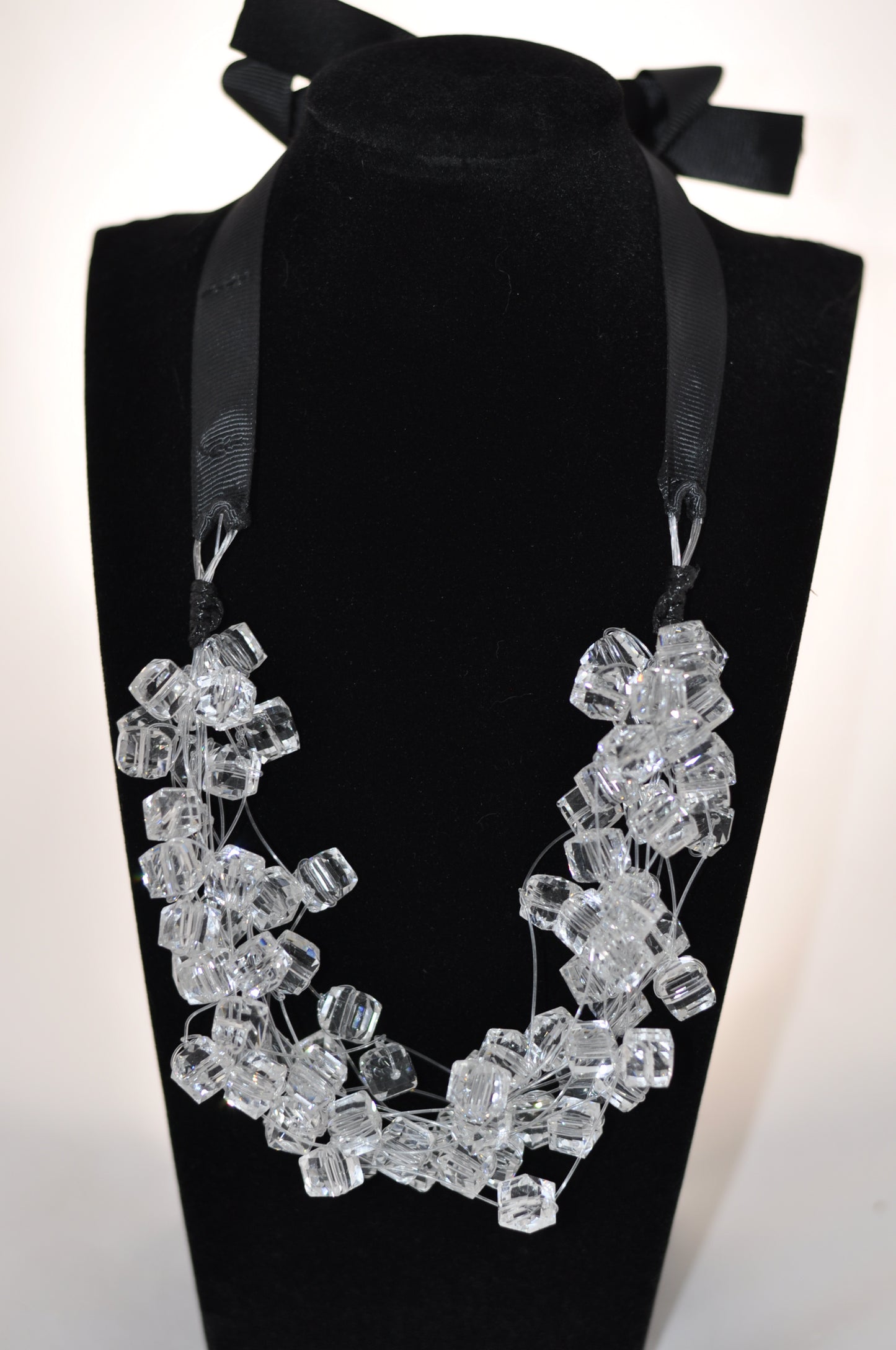 Ribbon necklace