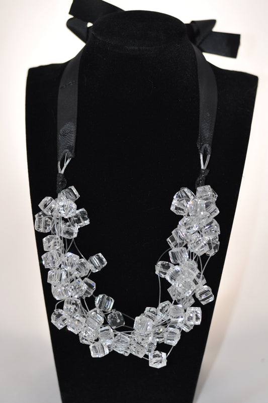 Ribbon necklace