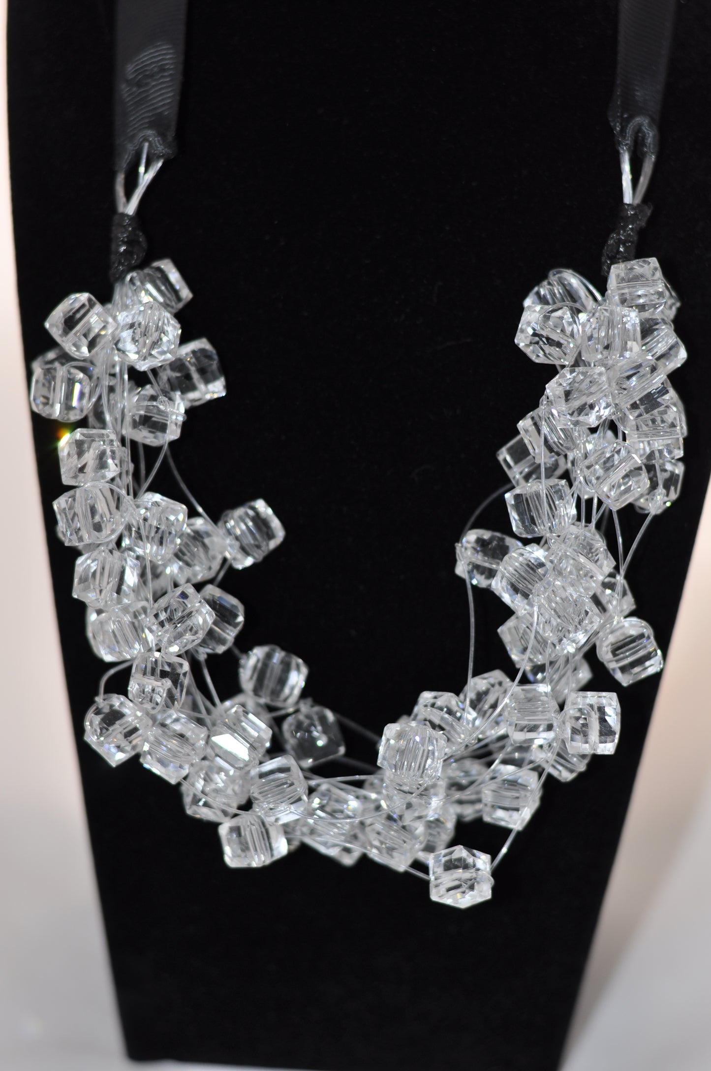 Ribbon necklace