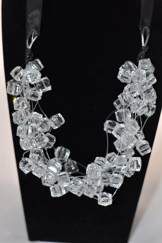 Ribbon necklace
